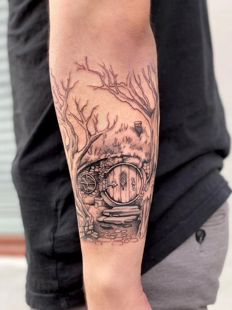 Lotr Sleeve, Smaug Tattoo, Hobbit Tattoo, Tolkien Tattoo, Ring Tattoo Designs, Lotr Tattoo, Lord Of The Rings Tattoo, Bookish Tattoos, Mom Tattoo Designs