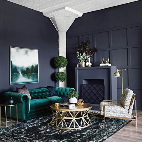 living room with green velvet sofa and black walls #''biglivingroom'' Art Deco Living, Small Spa, Art Deco Living Room, Deco Living, Living Room Green, Elegant Living Room, Elegant Living, Elegant Home Decor, Decoration Inspiration