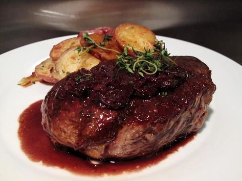 Steak Red Wine Sauce, Filet Mignon Recipes Grilled, Pan Seared Filet Mignon, Red Wine Reduction Sauce, Recipes Steak, Red Wine Reduction, Filet Mignon Recipes, Red Wine Sauce, Red Wines