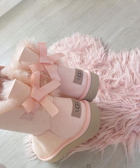 𝒦𝒶𝓉𝒾𝑒 𝐸𝓁𝒾𝓏𝒶𝒷𝑒𝓉𝒽 on Instagram: "🤍" Katie Elizabeth, 2013 Tumblr, Cute Uggs, Being A Princess, Kick Rocks, Snow Angel, Pink Girly Things, Cat Valentine, Lucky Girl