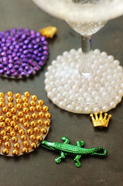 Mardi Gras is nearly here, so time to shop at the dollar store for your Mardi Gras beads needs. And then get crafty! Over at Rust & Sunshine, Michelle created a quick and easy coaster project that uses Mardi Gras beads and shows them off to the greatest advantage. Use these coasters for your Fat … Bead Coasters, Cheap Party Decorations, Mardi Gras Crafts, Coasters Diy, Gold Coasters, How To Make Coasters, Mardi Gras Beads, Mardi Gras Party, Diy Coasters