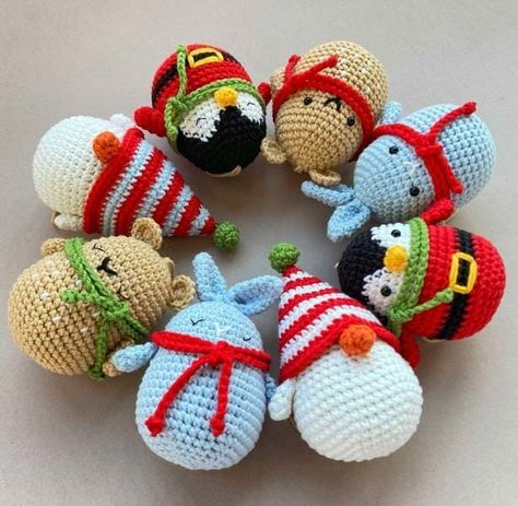 PATRÓN GRATIS Lindos Amigurumis de Navidad para Decoración – Crochetisimo Crochet Christmas Gnomes, Easy Beginner Crochet Patterns, Crochet Christmas Ornaments Free, Crochet Ornament Patterns, Felted Crochet, Crochet Doll Tutorial, Crochet Christmas Gifts, Crochet Snowman, Animal Knitting Patterns