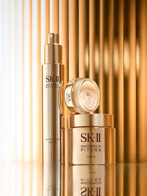 Gold Skincare, Cosmetic Creative, Beauty Advertising, Skincare Products Photography, Beauty And Skincare, Beauty Posters, Skincare Packaging, Cosmetics Photography, Beauty Ad