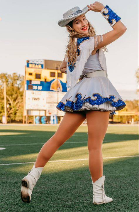 Cheer Photo Poses, Team Picture Poses, Dance Team Pictures, Drill Team Pictures, Dance Team Photos, Cheer Photo, Army Outfit, Color Guard Uniforms, Cheer Photography