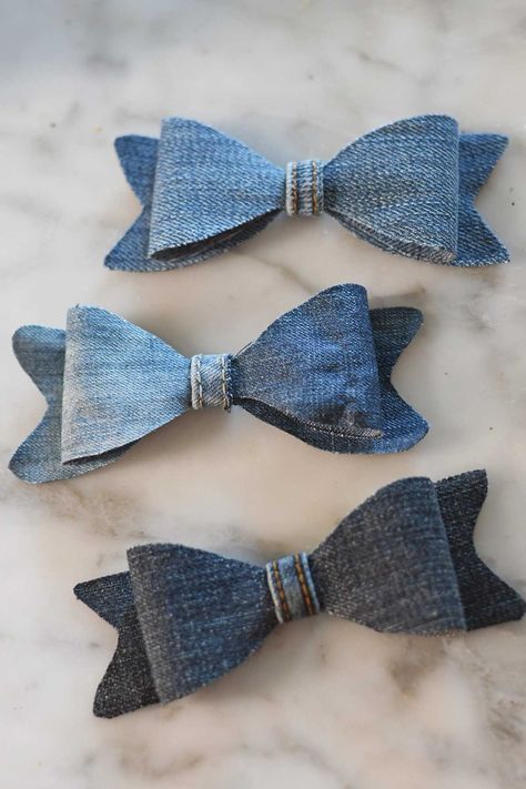 Double Take Denim: Bow Ties from Jeans Scraps & Waistbands #recyclejeans #recyclejeansprojects #recyclejeansbagpattern Jean Fabric Projects, What To Make With Denim Fabric, Recycling Denim Jeans, Things To Make With Denim, Denim Accessories Diy, Denim Scraps Ideas, Jeans Diy Upcycle, Old Jeans Projects, Jean Upcycle