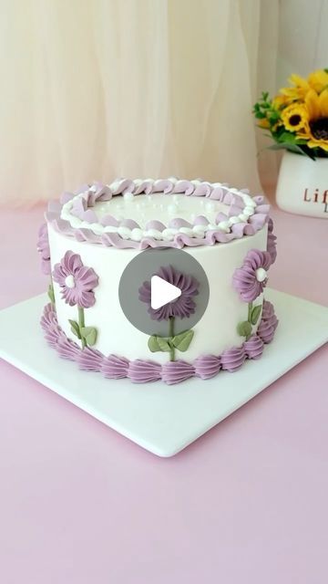 刘颖颖 on Instagram: "▹𝗧𝗼𝗱𝗮𝘆.🌸🌻🪻Collecting all the summer vibes.

#birthdaycake #dessert#cake#customcake #cakedecorating#cakedesign#style#bread#creativecake#foodexploration#pearlcake#freshandsimple#party#heartcake#fancycake#prettycakes#cakesofinstagram#eggfreecake#foodie#cakestagram#redvelvetcake#buttercreamcake #cookies #weddingcake #bread #wedding" Cake Frosting Techniques, Cake Decorating Tutorials Videos, Video Cake, Cake Decorating Flowers, Frosting Techniques, Cake Video, Art Cake, Cake Buttercream, Recipe Cake