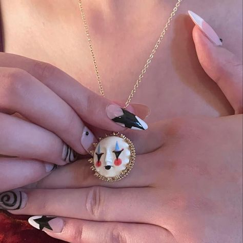 Clown Nails Aesthetic, Clown Core Aesthetic, Clown Nail Art, Clown Core Fashion, Clown Bracelet, Clown Ring, Clown Nails, Clown Rings, Circus Jewelry