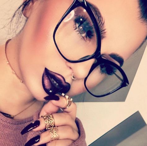 Arm Women, Glasses Fashion Eyewear, Cat Eye Sunnies, Oversized Glasses, Metal Arm, Stylish Eyeglasses, Women Eyeglasses, Fashion Eye Glasses, Stylish Glasses