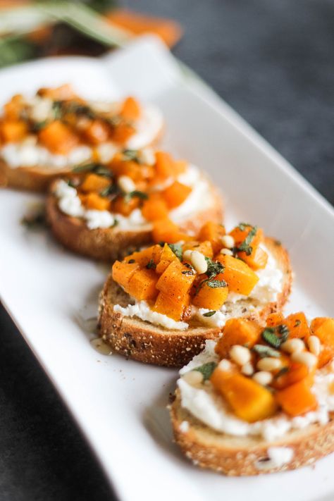 Butternut Squash Bruschetta Squash Bruschetta, Butternut Squash Appetizer, Horderves Appetizers, Crostini Recipes, Strawberry Salad, Appetizer Bites, Thanksgiving Appetizers, Dinner Appetizers, Squash Soup