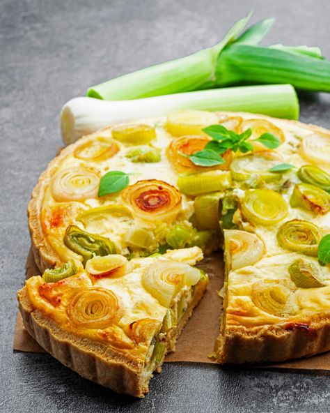 Leek Tart, Bacon Pie, Leek Pie, Gourmet Salad, Irish Potatoes, Asian Vegetables, Culinary Herbs, Potato Pie, Savory Pie