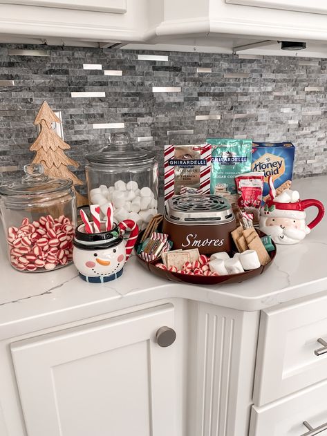 Hot Chocolate And Smores Bar, Walmart Nostalgia, Christmas Smores Bar, Christmas Smores, Indoor Smores, Christmas Hot Chocolate Bar, Smores Maker, Christmas Sleepover, Smores Bar