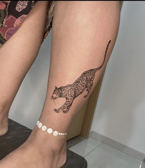 Cheetah Tattoo, Stile Kylie Jenner, Jaguar Tattoo, Leopard Tattoos, Ear Tattoo Ideas, Chic Tattoo, Fantasy Tattoos, Petite Tattoos, Forearm Tattoo Women