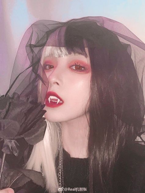 J Goth, E Girl Makeup, Vampire Look, Vampire Clothes, Vampire Makeup, Vampire Girls, Halloween Vampire, Japanese Hairstyle, Halloween Girl