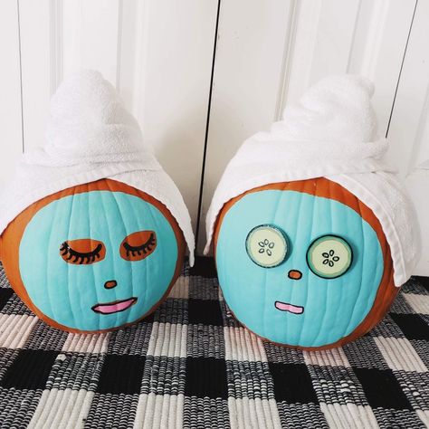 Pumpkin Painting Spa Face, Pumpkin Art On Pumpkins, Spa Painted Pumpkins, Pumpkin Inspiration Painting, Cute Pumkins Ideas Painting Preppy, Spa Pumpkin Painting Ideas, Cute Pumpkins Ideas, Spa Day Pumpkin Painting, Shawty A Little Batty Pumpkin