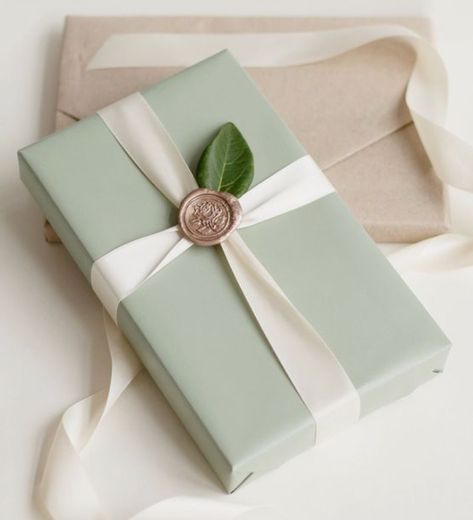 Creative Corporate Gifts, Cute Gift Wrapping Ideas, Wrapping Inspiration, Creative Holiday Gifts, Elegant Gift Wrapping, Gift Wrapping Inspiration, Unique Gift Wrapping, 카페 인테리어 디자인, Creative Gift Wrapping