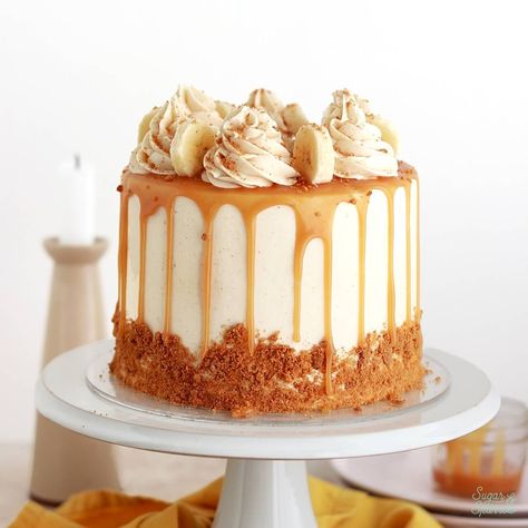 Banana Cake with Brown Butter Frosting and Salted Caramel Cake With Brown Butter Frosting, Burnt Butter, Cake Receipe, Brown Butter Frosting, Fruit Banana, Butter Icing, Cinnamon Cookies, Baked Fruit, Butter Frosting