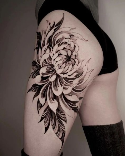 Chrysanthemum Tattoos, Floral Back Tattoos, Country Tattoos, Chrysanthemum Tattoo, Flower Tattoo Drawings, Clever Tattoos, Metal Tattoo, Leg Tattoos Women, Thigh Tattoos Women