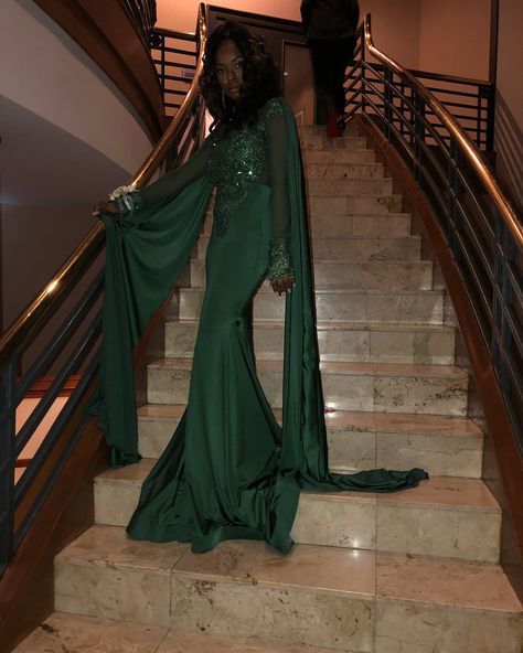 Green Modest Prom Dress, Modest Emerald Green Dress, Emerald Prom Dresses, Emerald Green Prom, Modest Long Green Abaya, Embroidered Long Green Abaya, Green Fitted Long Sleeve Abaya, Prom Dresses Long Modest, Green Maxi-length Evening Abaya