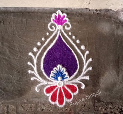 Simple rangoli Minimal Rangoli Designs Diwali, Diwali Rangolis, God Frame, Easy Rangoli Designs Videos, Free Hand Designs, Very Easy Rangoli Designs, Rangoli Designs Simple Diwali, Rangoli Simple, Easy Rangoli Designs Diwali