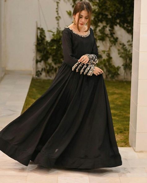 Latest Short Dresses, Party Wear Maxi Dresses, Frock Designs For Girl, Gorgeous Black Dress, Black Frock, Latest Maxi Dresses, Elegant Dresses Short, Long Frock Designs, Maxi Dress Collection