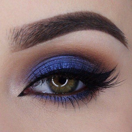 Eye Makeup Brushes Guide, Blue Eyeshadow Makeup, Blue Eyeshadow Looks, Eye Makeup Images, Blue Makeup Looks, Light Blue Eyes, Prom Eye Makeup, Prom Makeup Looks, Eye Makeup Styles