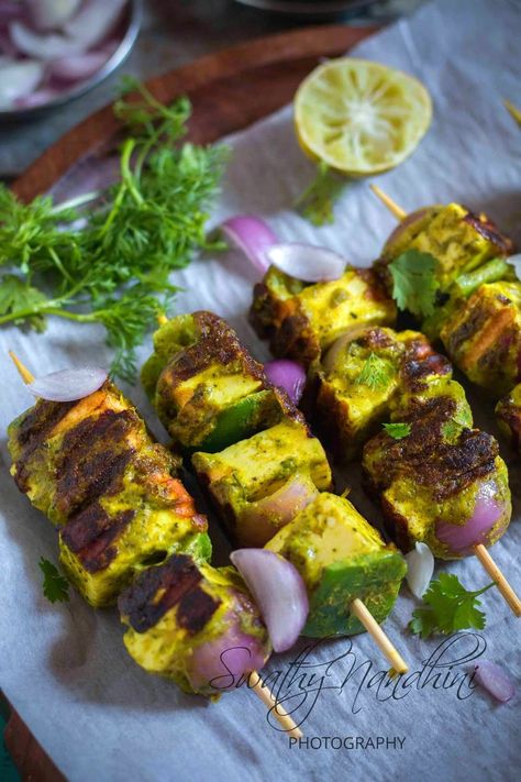 HARIYALI PANEER TIKKA Hariyali paneer tikka is a North Indian appetizer with full of interesting flavors. WRITTEN RECIPE HERE: https://shravskitchen.in/hariyali-paneer-tikka-recipe/ Paneer Tikka Recipe, Paneer Pulao, Achari Paneer, Paneer Masala Recipe, Indian Side Dishes, Tikka Recipe, Bite Size Snacks, Indian Appetizers, Pulao Recipe