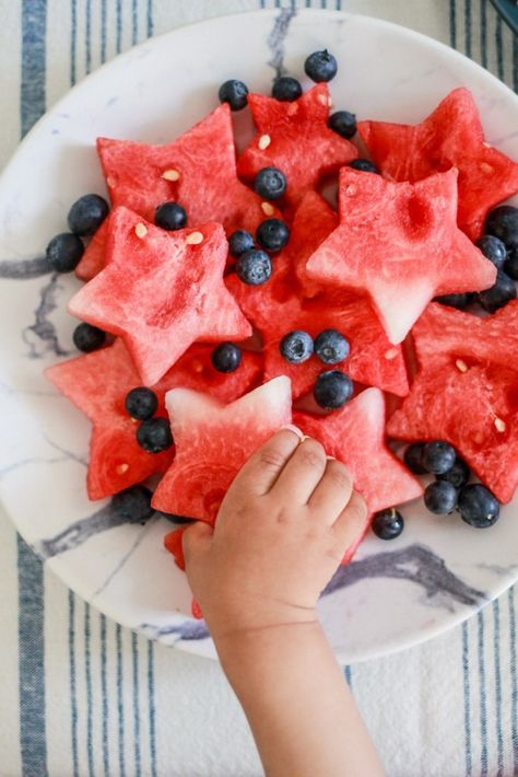 Fourth Of July Picnic Ideas, Fourth Of July Cookout, Toddler 4th Of July, Kids 4th Of July, 4th Of July Picnic, Raspberry Drink Recipes, 4th Of July Food, Raspberry Drink, Picnic Menu