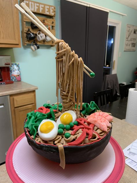 Ramen Cake, Cakes That Look Like Food, Illusion Cakes, Decorating A Cake, Anti Gravity Cake, Cookie Deserts, Ramen Noodle Bowl, Gravity Defying Cake, Gravity Cake