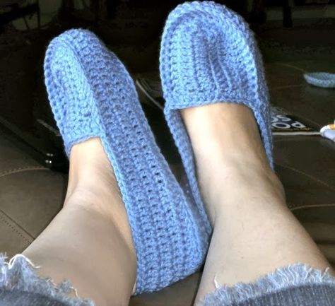 Free Pattern Crochet, Crochet Booties, Slippers Pattern, Loafer Slippers, Knitted Slippers, Loafers Style, Boot Cuffs, Crochet Shoes, Crochet Slippers