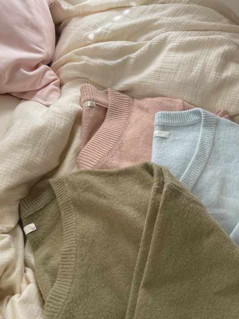 filler pic idea! #pastel #pastelcolor #pastelaesthetic #cottagecoreaesthetic #pfg #pinksweater #outfitidea #minimalaesthetic #fillerpic #fillerpicidea Josiah Core, Soft Pastel Outfits, Soft Boy Aesthetic Outfits, Pastel Outfits Aesthetic, Aesthetic Outfits Pastel, Soft Boy Aesthetic, Pastel Sweater, Pastel Outfit, Soft Boy