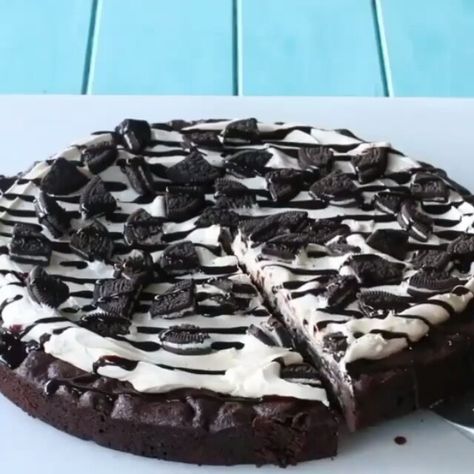 Oreo Pizza, Brownie Oreo, Brownie Pizza, Triple Chocolate Chip Cookies, Oreo Fudge, Fudge Brownie, Oreo Brownies, Oreo Recipes, Salty Cake