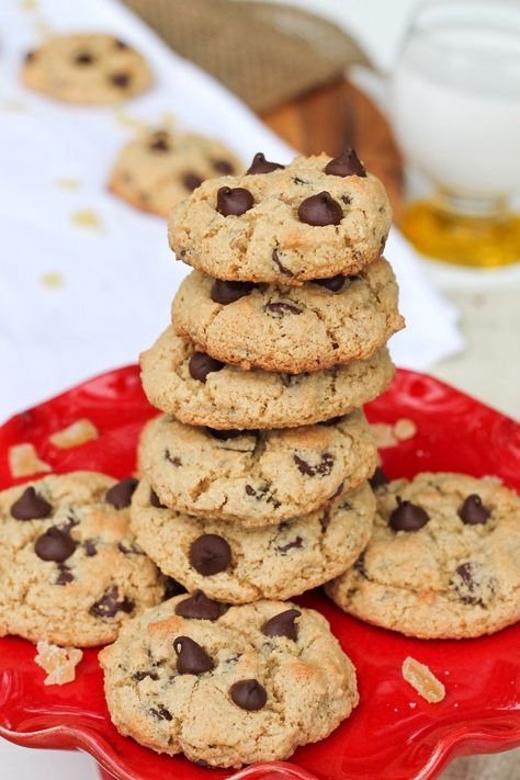 Perfect Vegan Crispy Chocolate Chip Cookies | The Vegan 8 Grain Free Chocolate Chip Cookies, Crispy Chocolate Chip Cookies, Ginger Chocolate, Spicy Chocolate, Vegan Candies, Vegan Chocolate Chip Cookies, Vegan Party, Cookies Holiday, Candied Ginger