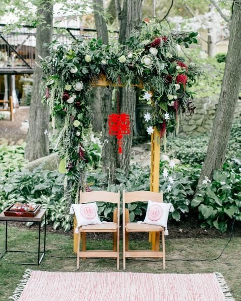 The double happiness symbol—a core symbol used in Chinese weddings—hung from the wedding's arbor and was printed on throw pillows. A tea set was borrowed from Uncle Jim, a close friend of Susan's family who also orchestrated the tea ceremony. Weddings Vibes, Asian Fusion Wedding, Tea Ceremony Wedding, Chinese Wedding Tea Ceremony, Double Happiness Wedding, Chinese Wedding Invitation, Chinese Wedding Decor, Summer Wedding Decorations, Chinese Tea Ceremony