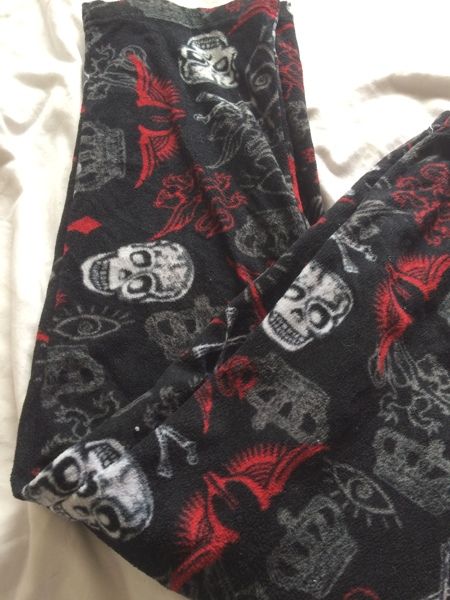 Horror Pajama Pants, Emo Pajama Pants, Grunge Pajama Pants, Skull Pajamas, Skull Pajama Pants, Pants Skull, Pajama Pants Outfit, Skull Clothes, Cute Pjs