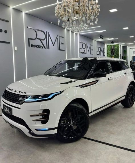 White Range Rover, Dream Cars Range Rovers, Tmax Yamaha, Range Rover Car, Luxury Cars Range Rover, White Range, Dream Cars Mercedes, Range Rovers, Top Luxury Cars