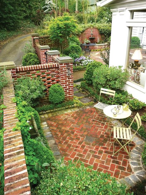 Brick Courtyard, Small Front Gardens, Courtyard Landscaping, Brick Steps, Patio Layout, Patio Pavers, Privacy Landscaping, Brick Fence, Front Garden Design