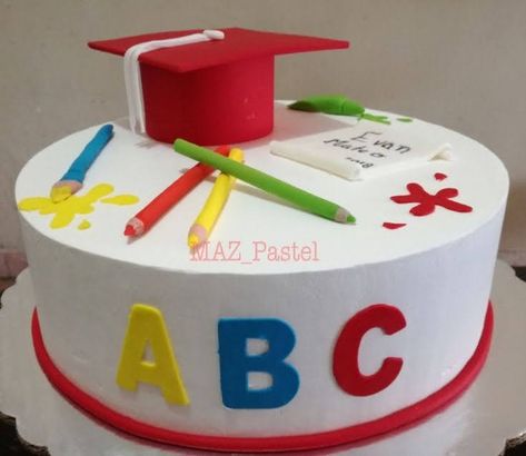 Graduation Cake For Kids, Preschool Graduation Cake, 16th Birthday Cake For Girls, Simple Graduation Cakes, Kindergarten Graduation Cake, Modern Birthday Cakes, Teacher Cakes, Grad Cake, Pj Masks Birthday Party