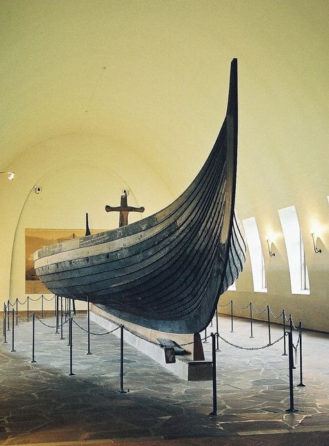 Gokstad Ship, Viking Ships, Historical Viking, Viking Dragon, Golden Thread, Viking Ship, Anglo Saxon, Wooden Boats, Beautiful World