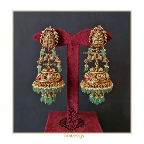 Nakshi Earrings Gold, Nakshi Jhumkas, Antique Jhumkas, Big Earrings Gold, Temple Jewellery Earrings, Antique Gold Earrings, Gold Jhumka Earrings, Antique Necklaces Design, Black Beads Mangalsutra Design