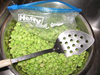 Faye's Sewing Adventure: How to Freeze Lima Beans and Okra Freezing Butter, Freezing Vegetables, Okra Recipes, Homegrown Food, Freeze Greens, Pickle Butter, Pickled Beets, Green Veggies, Lima Beans