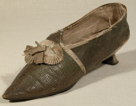 1770s Fashion, 18th Century Shoes, 18th Century Womens Fashion, Century Shoes, 18th Century Women, Historical Shoes, 18th Century Fashion, Old Shoes, Century Clothing