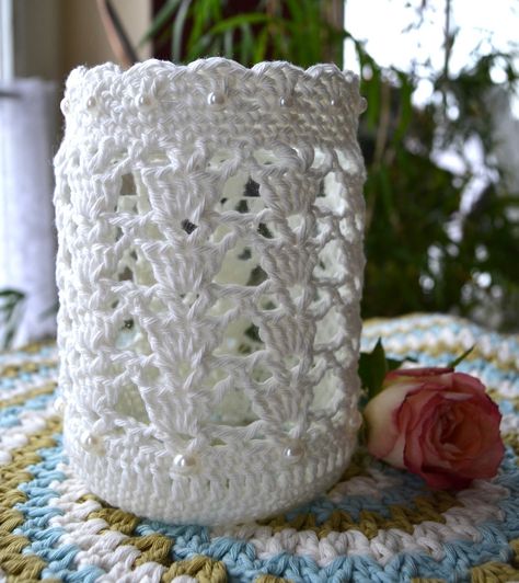 Dear friends, ever tried taking pictures while your cat is sitting faithfully at you side either eating the rose you've got as de... Crochet Jar Covers Free Pattern, Crochet Lantern Pattern, Written Crochet Patterns Free, Crochet Candle Holder Pattern, Pola Jaring, Lace Jars, Crochet Candle, Crochet Jar Covers, Mug Cover