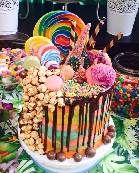 Candy Explosion Cake, Lollipop Cakes, Chocolate Explosion Cake, Explosion Cake, Moist Banana Cake, Cinnamon Frosting, Lolly Cake, Thomas Cakes, Lollipop Cake