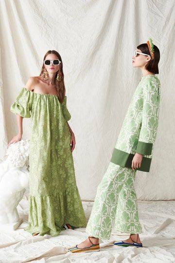 Spring 2023 Ready To Wear, Fashion Trend Forecast, Green Maxi Dress, Look Plus Size, 2023 Ready To Wear, Green Maxi, The Grove, Spring 2023, Look Plus