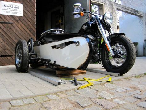 The Top Five Motorcycle Sidecar Manufacturers in the World Harley Davidson Sidecar, Harley Davidson Kunst, Art Harley Davidson, Harley Davidson Wedding, Harley Davidson Gifts, Harley Davidson Museum, Harley Davidson Knucklehead, Harley Davidson Iron 883, Harley Davidson Art