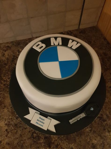 Bmw Cakes For Boys, Bmw Cake Ideas, Bmw Cakes For Men, Bmw Birthday Cake, Boyfriend Birthday Cake, Bmw Torte, Cake Party Ideas, 21st Birthday Cake For Guys, Birthday Cake For Boys