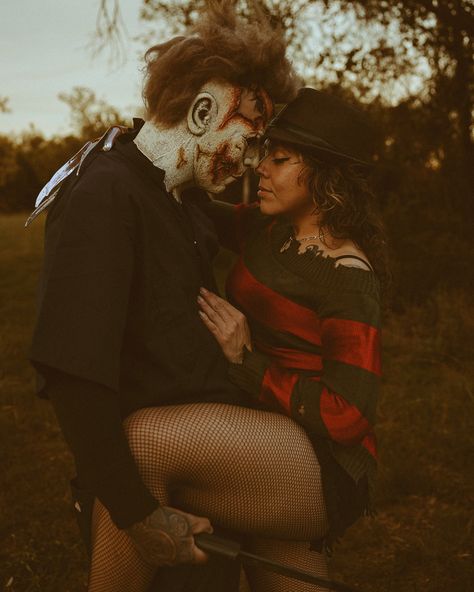 When love is deadly, every moment is to die for💀🔪🖤 Styled shoot hosted & styled by: me (@morganrose_photo) & @wild.souls.photo & @fortheabigirls Happy Halloween👻🎃 #morganrosephoto #loveatfirstslash #abilenephotographer #abilenetxphotographer #westtexasphotographer #styledshoot #killercouple #halloween #tildeathdouspart #michaelmyers #freddykrueger #killerlovers #love Morgan Rose, Freddy Krueger, Michael Myers, Styled Shoot, Happy Halloween, First Love, In This Moment, Halloween