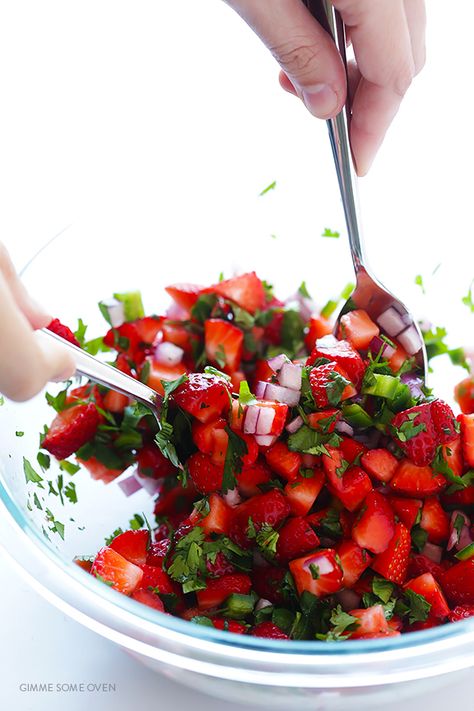 Strawberry Salsa Recipe, Strawberry Salsa, Cowboy Caviar, Salsa Recipes, Salsa Recipe, Salsa Verde, Strawberry Recipes, Fruit Recipes, Appetizer Snacks