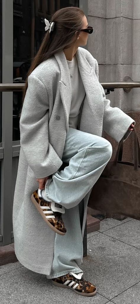 Europe Winter Fashion Cold Weather Travel Outfits, Fall Street Style 2024, Winter Nyc Street Style, London Street Style Winter, Ugly Legs, Europe Winter Fashion, Madrid Outfits, Winter Fashion Cold, Winter Outfits Street Style