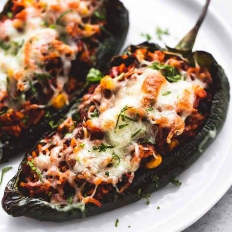 Southwest Stuffed Poblano Peppers - Creme De La Crumb Ground Beef Stuffed Peppers, Beef Stuffed Peppers, Poblano Recipes, Pepper Recipes Healthy, Stuffed Poblanos, Poblano Peppers Recipes, Ground Beef And Rice, Easy Stuffed Peppers, Stuffed Peppers Healthy